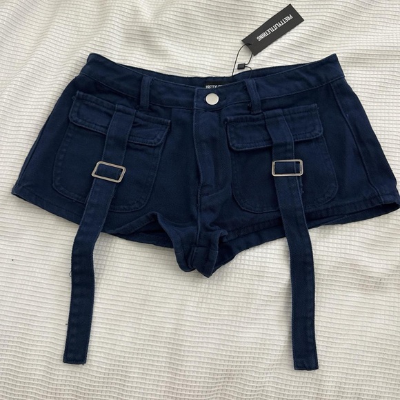 prettylittlething twill pocket detail micro mini cargo shorts in navy - Picture 1 of 2